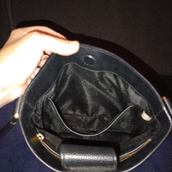 Tory Burch Britten Bucket Bag With Tory Burch Wallet - Picture 13 of 15